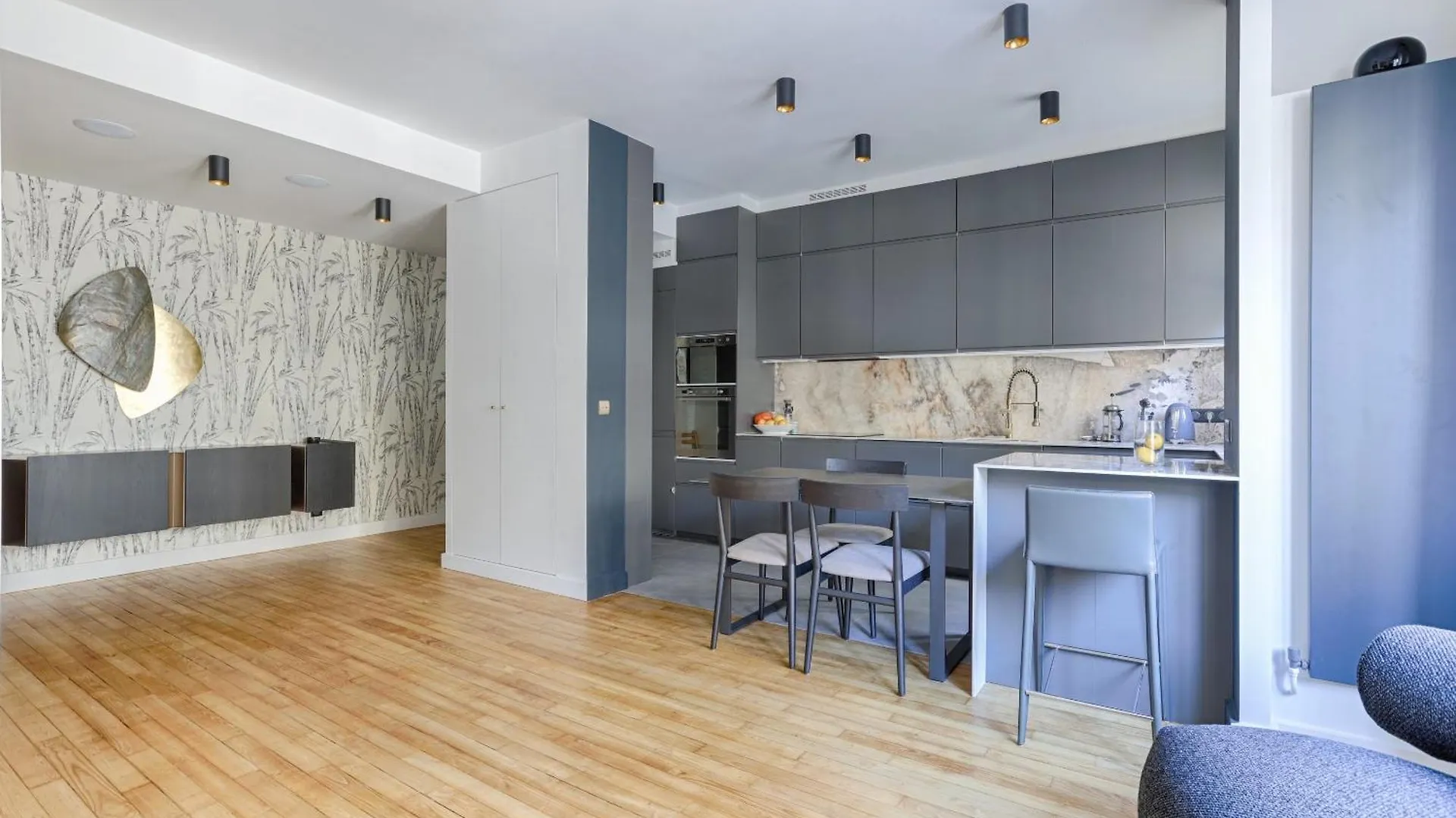 Luxury Apartment At Heart Of Paris location